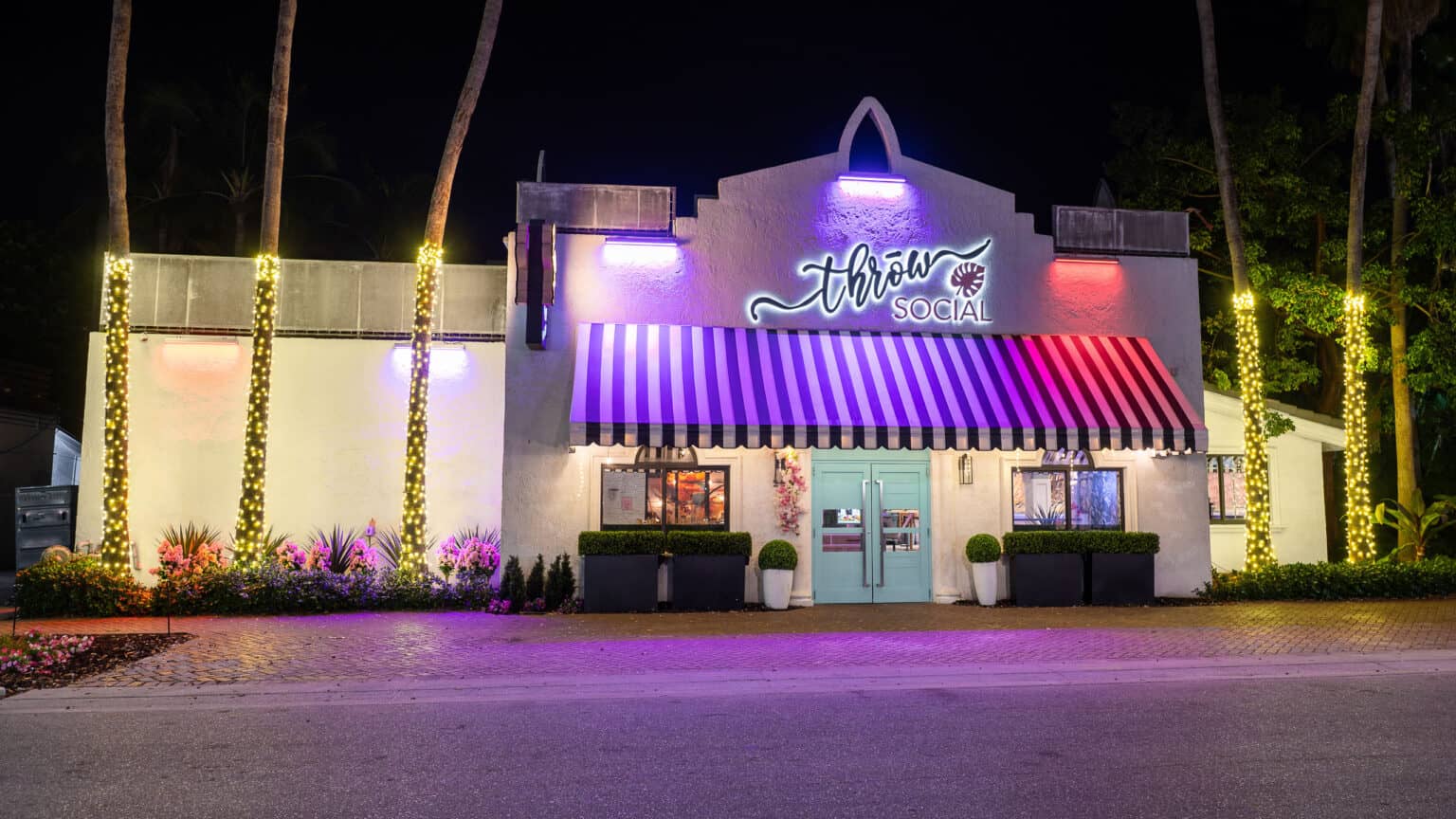 Throw Social Delray location is decorated in holiday lights. Used for restaurant lighting reference